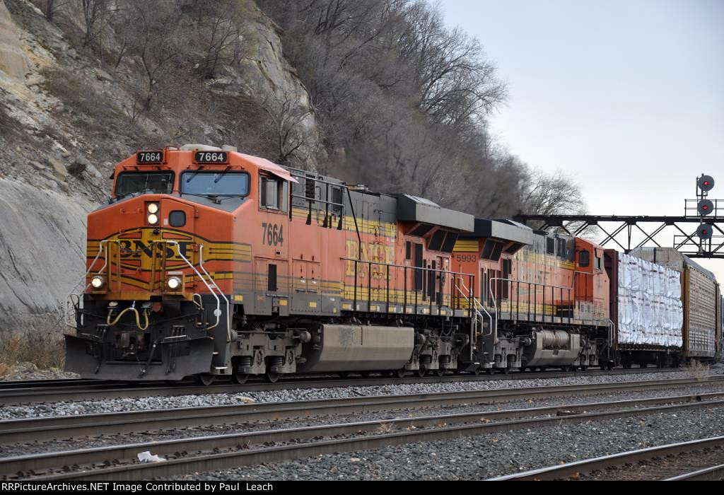 Westbound manifest rolls through Hoffman